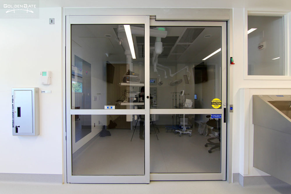 درب اتوماتیک شیشه ای آزمایشگاه