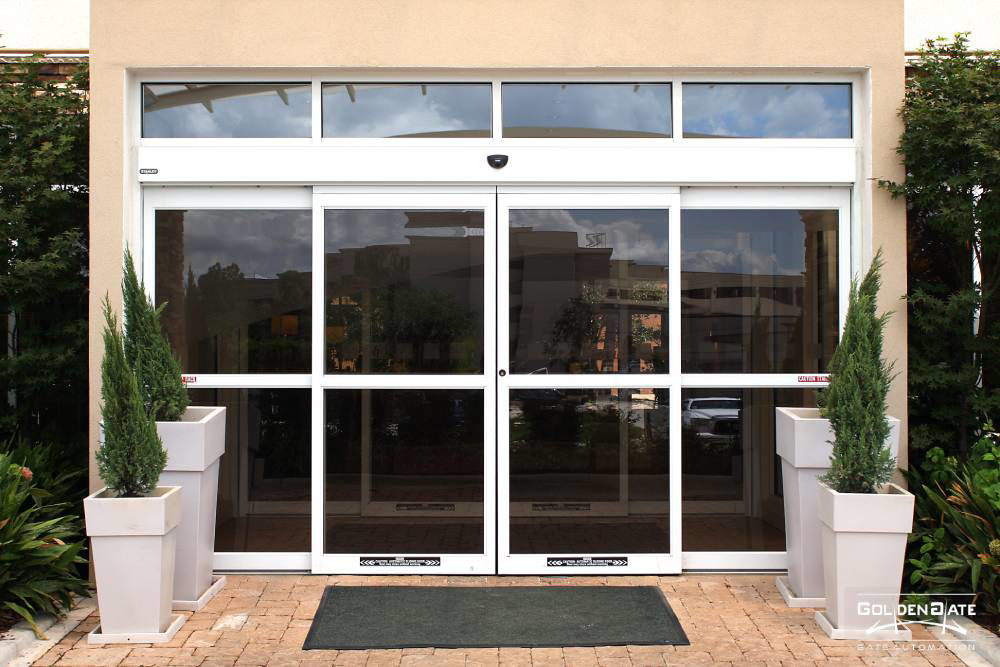 درب های اتوماتیک شیشه ای سبب افزایش امنیت محیط مورد نظر می شود.